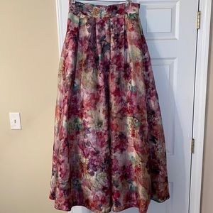 Beautiful Eliza J skirt with full Tulle inside.